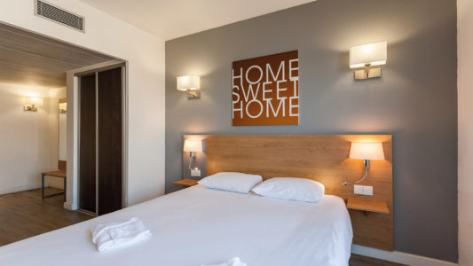 découvrez les meilleures offres d'hôtels à marseille pour un séjour inoubliable. profitez de nos réductions exclusives et de nos services premium pour explorer la beauté de cette ville méditerranéenne.