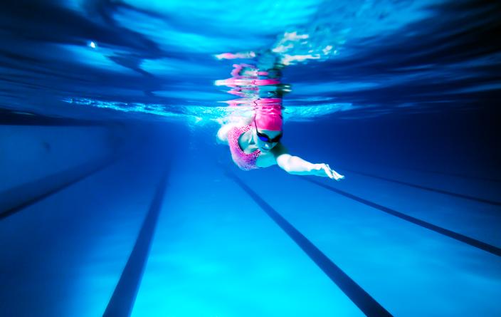 découvrez les avantages et les inconvénients de la natation avec palmes. apprenez comment cette pratique peut améliorer votre technique et votre condition physique, tout en évitant les erreurs courantes qui pourraient nuire à vos performances. plongez dans l'univers de la natation palmes et optimisez vos entraînements.