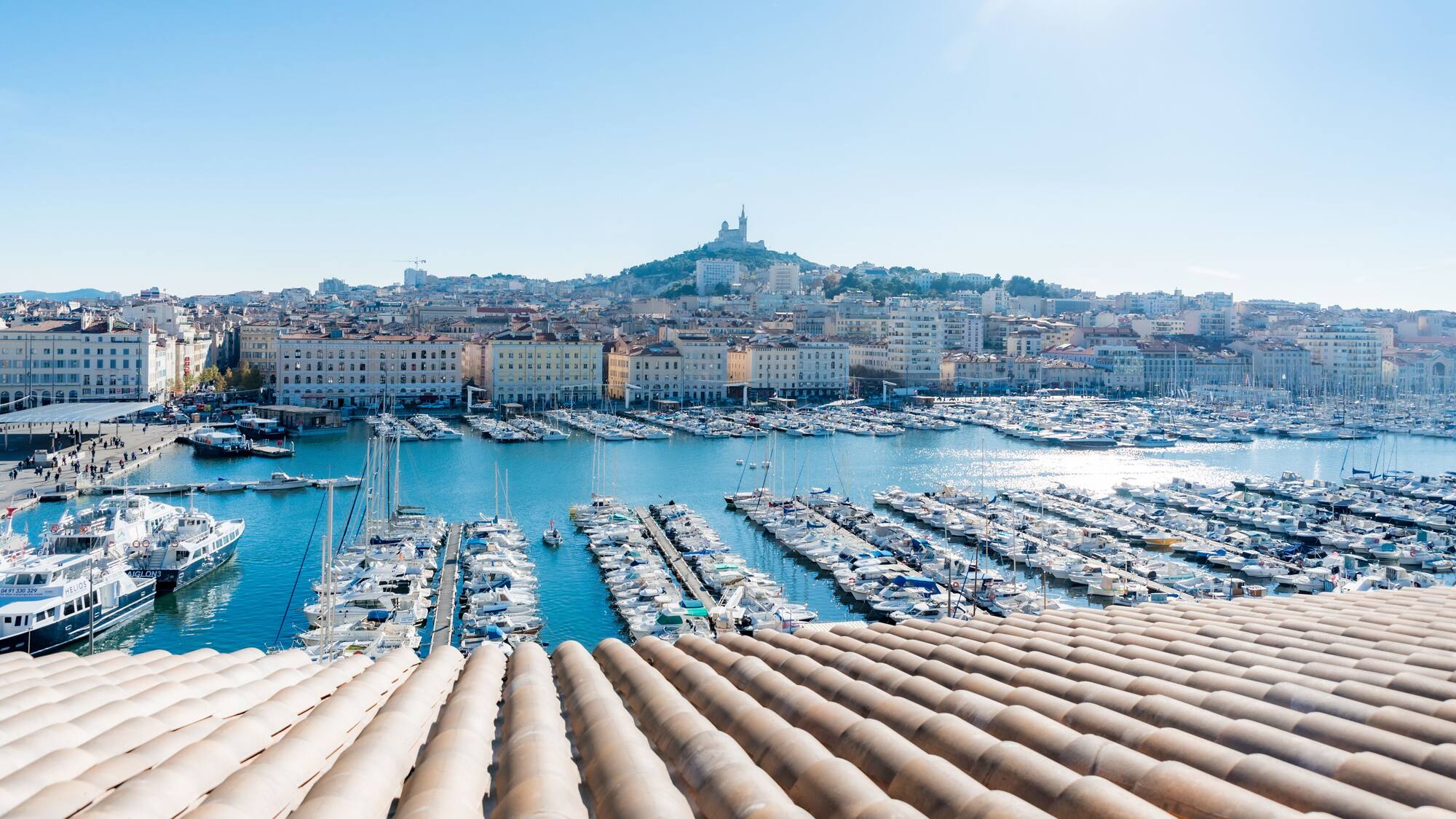 découvrez notre appart hôtel situé dans le 2ème arrondissement de marseille, idéalement placé pour explorer la ville. profitez d'un séjour confortable avec des équipements modernes et un accès facile aux attractions locales.