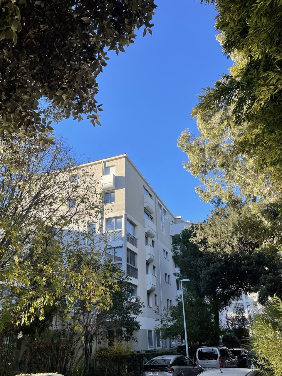 découvrez l'hôpital paisible à marseille, un établissement dédié au bien-être et à la santé de ses patients, offrant des soins de qualité dans un environnement serein et apaisant.