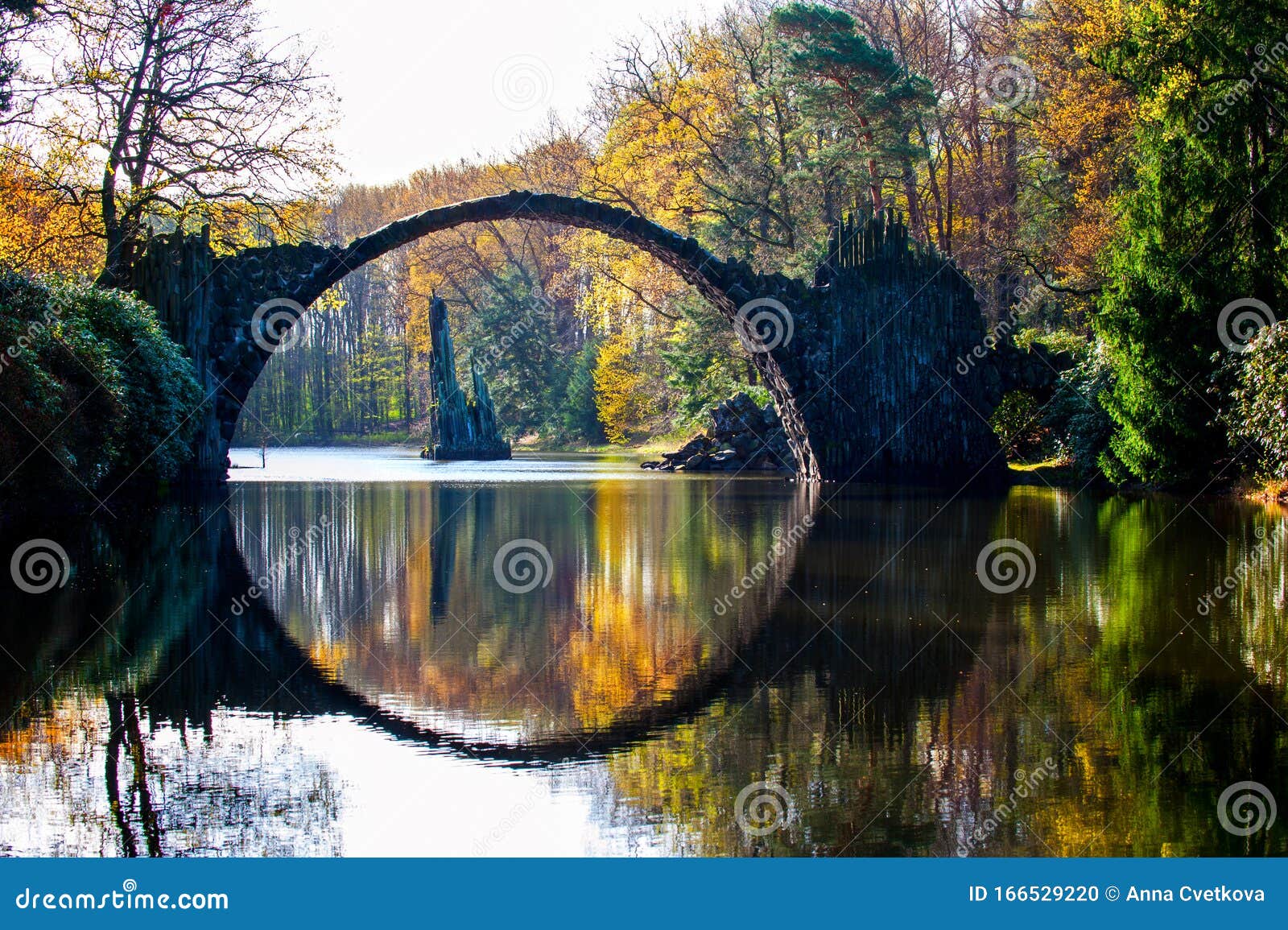 découvrez le pont du diable en allemagne, une merveille architecturale chargée d'histoires et de légendes. admirez son élégance gothique tout en profitant de panoramas à couper le souffle dans un cadre naturel exceptionnel. une visite incontournable pour les amateurs d'histoire et les amoureux de la nature.