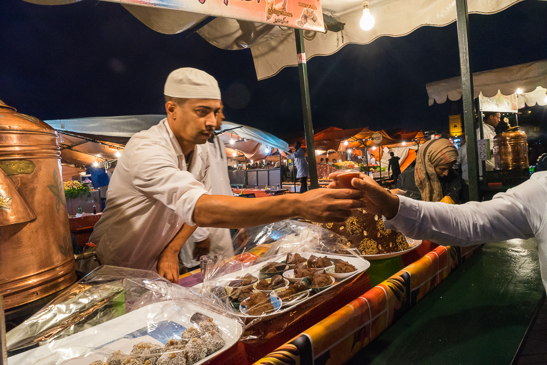 découvrez les meilleures adresses de street food à marrakech : spécialités marocaines, recettes authentiques, conseils et lieux incontournables pour savourer la cuisine de rue au cœur de la ville rouge.