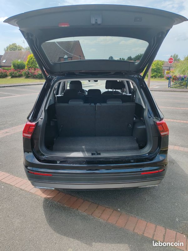 découvrez le volkswagen tiguan avec un coffre spacieux adapté à 7 places : un suv familial alliant confort, modularité et espace de rangement pour tous vos trajets.