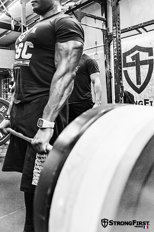 découvrez comment renforcer vos triceps pour améliorer vos performances athlétiques grâce à des exercices ciblés et des conseils d’entraînement adaptés à tous les niveaux.