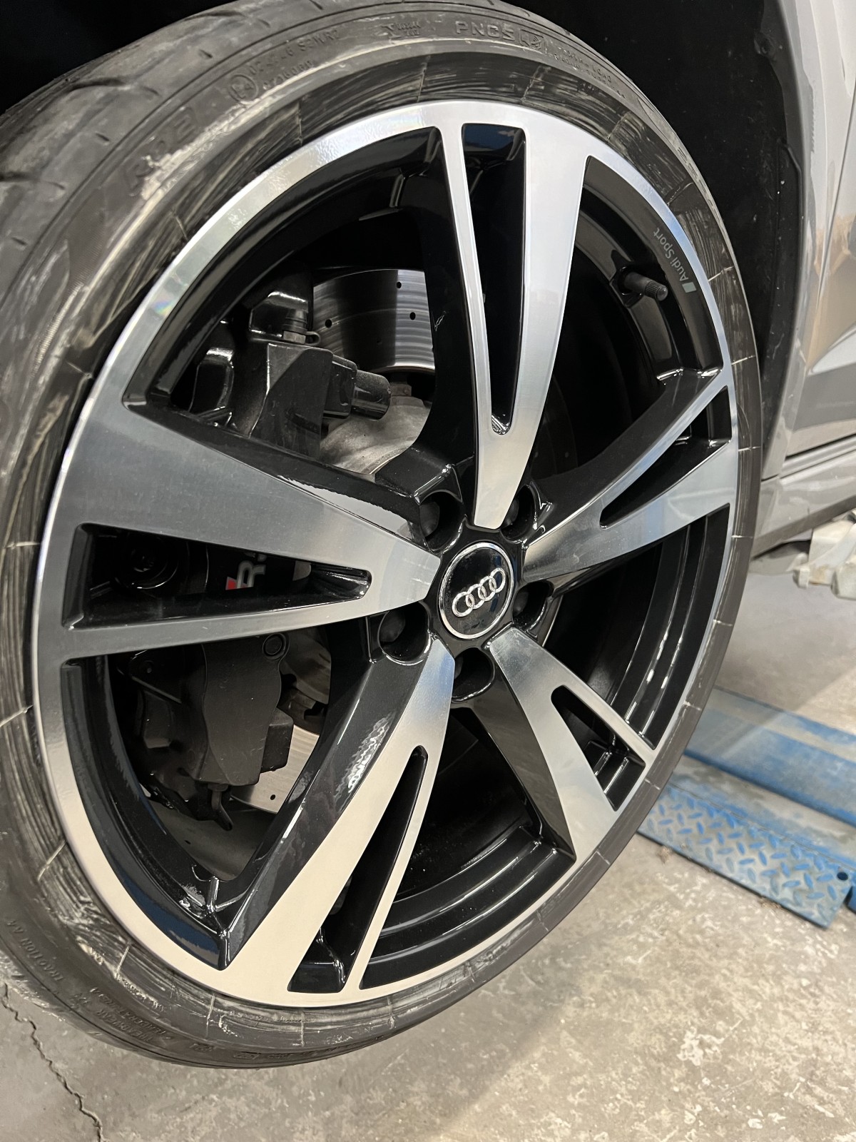 découvrez nos tarifs compétitifs pour la réparation de jantes fissurées. service rapide et fiable pour redonner à vos jantes leur éclat d'origine.