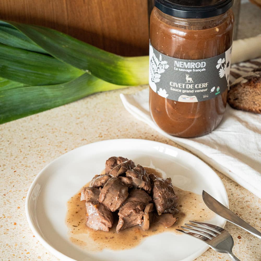 découvrez la sauce grand veneur, une délicieuse préparation aux fruits rouges parfaite pour accompagner vos plats de gibiers et sublimer vos repas.