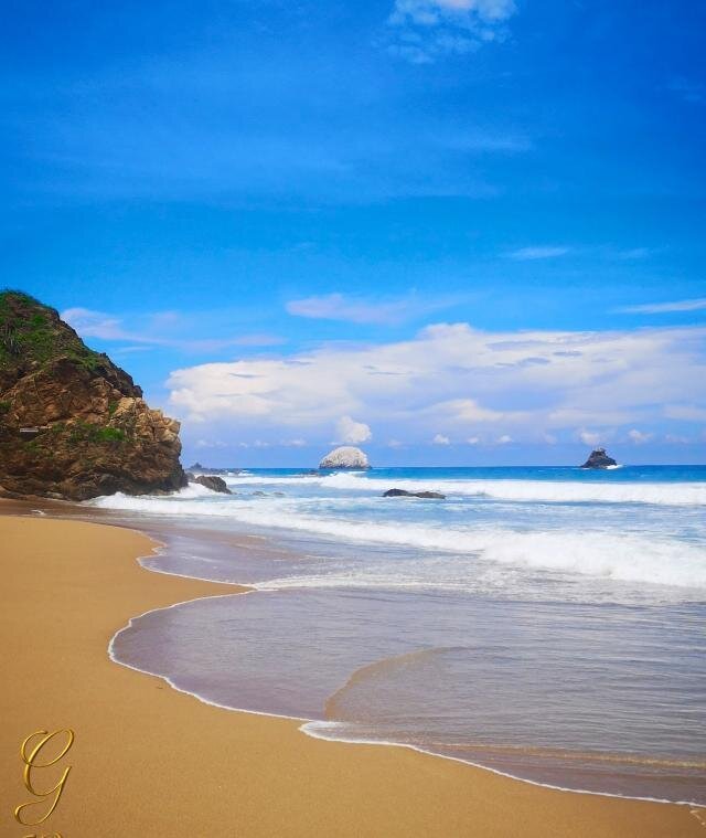 découvrez zipolite, une plage bohème emblématique du mexique, réputée pour son ambiance détendue et son espace naturiste au cœur d'un cadre naturel paradisiaque.
