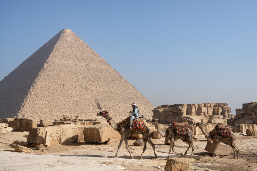 découvrez les secrets fascinants des pyramides du caire, explorez les tombes anciennes et les temples cachés qui révèlent l'histoire mystérieuse de l'égypte antique.