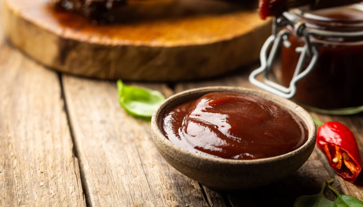 découvrez notre recette facile de sauce barbecue maison, épicée et fumée, parfaite pour relever vos grillades avec une saveur authentique et généreuse.