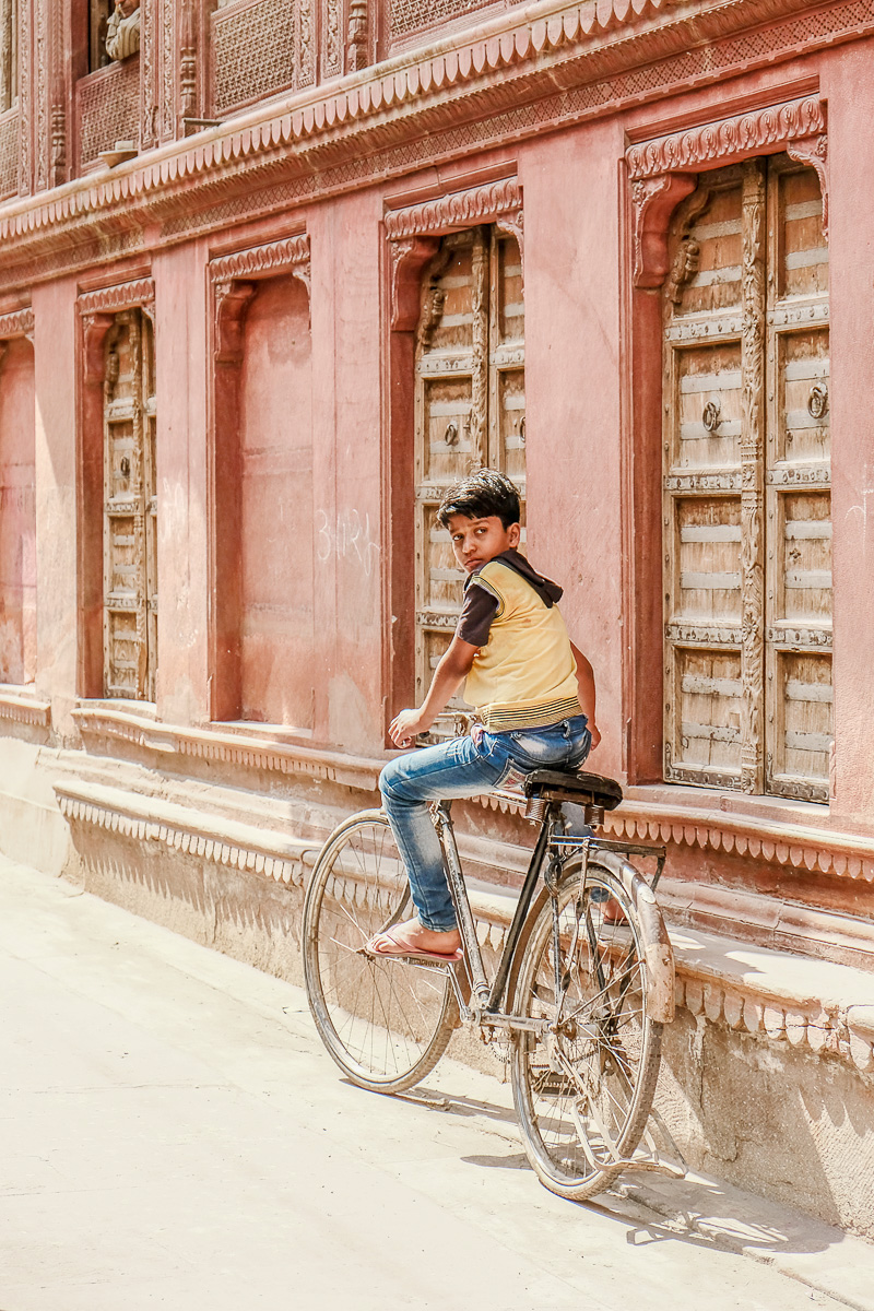 découvrez des expériences authentiques en inde, loin des circuits touristiques classiques, pour vivre la culture locale et des moments uniques.